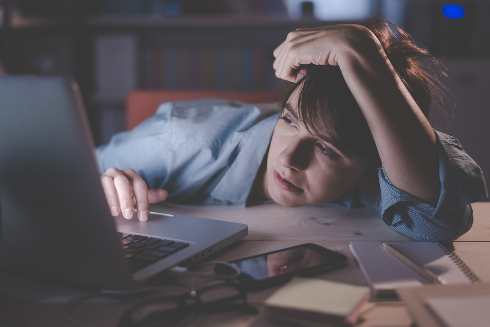 持ち帰り残業をすることのリスクと仕事を持ち帰らないための方法